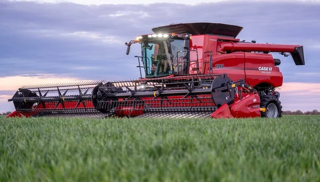 El campo este año optó por equiparse con cosechadoras antes que con tractores y pulverizadoras