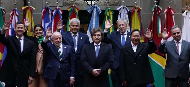  Con intenciones de asistir, Milei planea insistir con la apertura al libre comercio en la Cumbre del Mercosur