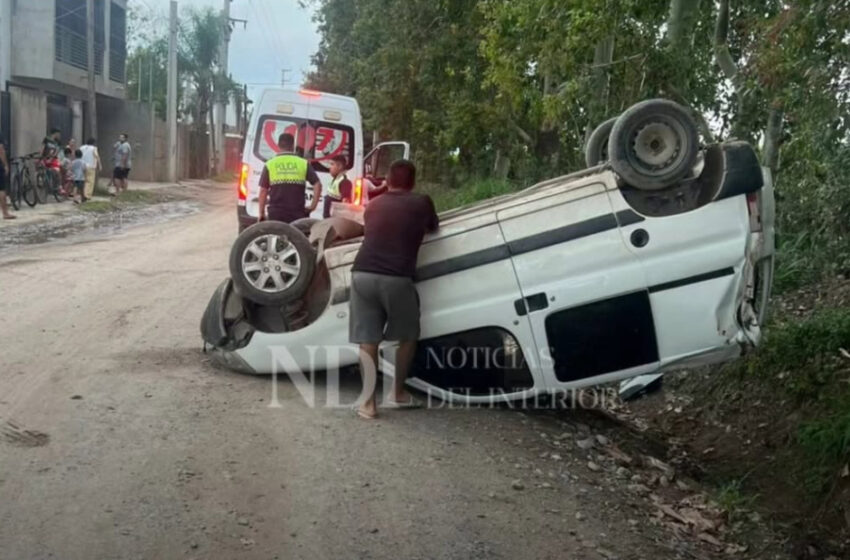  Una camioneta volcó en San Pablo y tres menores resultaron heridos