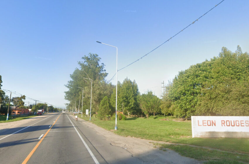 Trágico final de un motociclista que fue embestido por dos autos en la localidad de León Rougés