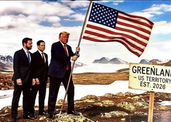 Trump publicó una imagen suya poniendo la bandera de Estados Unidos en Groenlandia