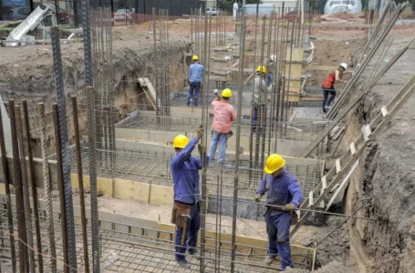 El empleo formal cae y se achica el poder de compra del salario: ¿servirá la reforma laboral?