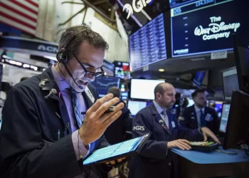 Acciones y bonos cerraron la semana en alza, en un mercado más mayor optimismo