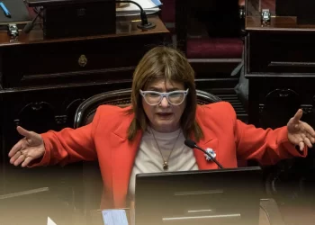 Patricia Bullrich admitió un “error” en la reforma laboral y anticipó cambios en las licencias por enfermedad