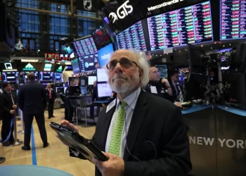 El mercado cerró mixto: subió el Merval, pero cayeron los bonos y el riesgo país superó los 520 puntos