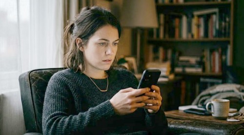 Una de cada seis mujeres argentinas descubrió una app espía en su celular, instalada sin consentimiento: las claves