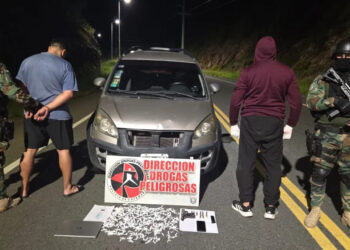 Policía federal fue sorprendido repartiendo droga en Catamarca