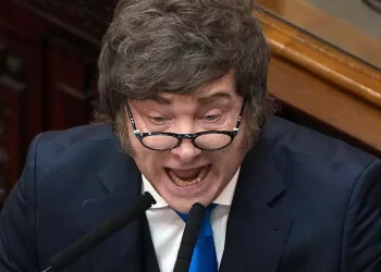 Milei defendió el avance tecnológico y lanzó una advertencia tras la instalación de una máquina automatizada en el Abasto