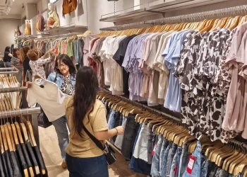 El consumo privado cayó 1,9% interanual en febrero y acumula tres meses en baja