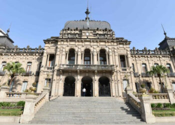 Tucumán busca postergar el pago de un crédito de $80.000 millones con el Banco Macro