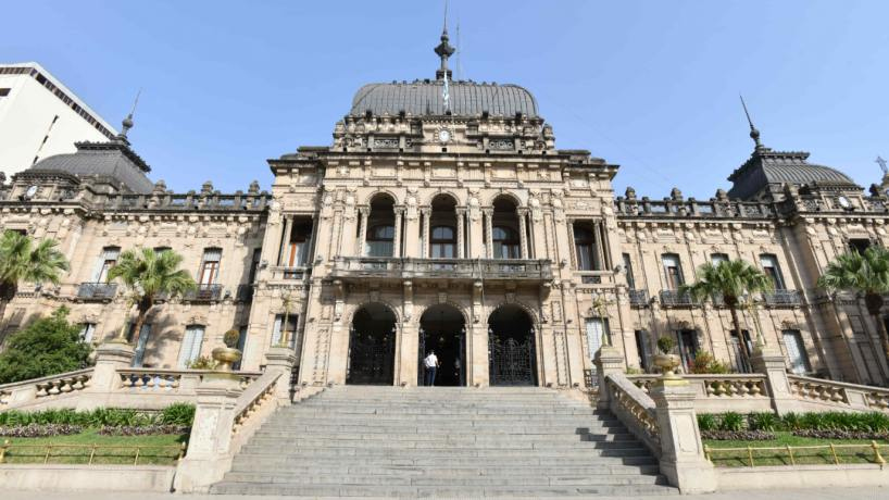 Tucumán busca postergar el pago de un crédito de $80.000 millones con el Banco Macro