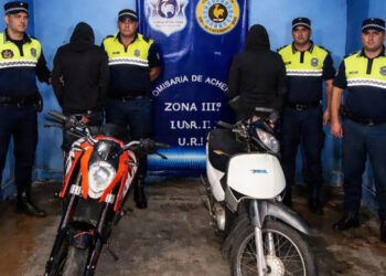 Robaron una moto a punta de pistola en Acheral y se dieron a la fuga pero la Policía los persiguió hasta detenerlos