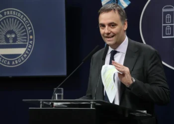 Crece la presión política sobre Adorni y se complica el armado de acuerdos en el Congreso