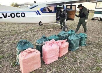 De las mulas a las avionetas narco: la nueva logística del tráfico de drogas cambia el mapa criminal en el norte