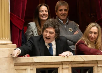 Ajuste, caída de recaudación y tensión con provincias: el frente económico desafía el optimismo de Milei