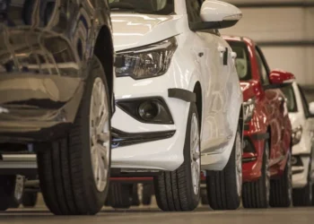 Fuerte caída de la producción automotriz: las ventas se desploman y solo repuntan las exportaciones