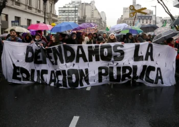 Milei ajusta la educación: recortan más de $78 mil millones y golpean alfabetización, infraestructura y salarios docentes