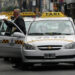 Los pocos taxistas que no se sumaron a las apps de transporte piden una ley que imponga limites a sus usuarios