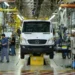 La producción automotriz cayó más de 21% interanual y las ventas mayoristas se desplomaron 39%