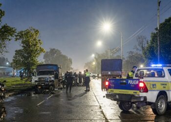 Tragedia en la Circunvalación: una policía y su padre, que iban en moto, murieron en un choque con un camión