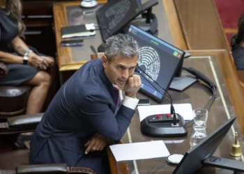 Adorni complica la agenda legislativa del Gobierno y crece la presión opositora en el Congreso