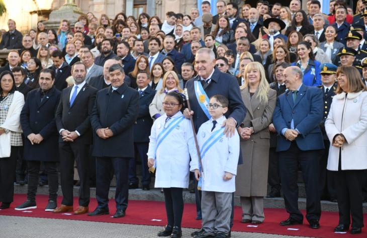 Jaldo tomó la promesa a la Bandera a más de 3.000 escolares y cadetes