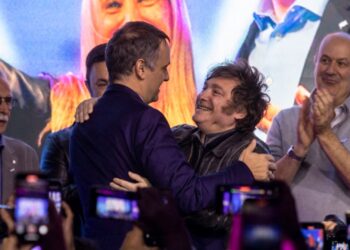 Pese al escándalo, Milei se planta y ratifica a Adorni en el corazón del poder