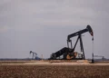El petróleo vuelve a dispararse y el Brent se acerca a los US$100 por la escalada del conflicto entre Estados Unidos e Irán