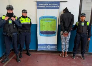 Una mujer provocó disturbios en el hospital Néstor Kirchner y agredió a un policía que trataba de calmarla
