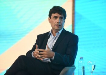 Lacunza advirtió por una posible escasez de dólares en el segundo semestre y alertó por el impacto electoral