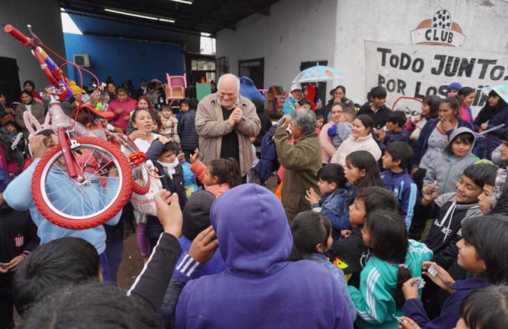 Masso celebró junto a niños de residencias estatales y de La Costanera