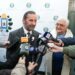 Fernando Juri recibió al Arzobispo de Tucumán y entregó un rosario destinado al Papa León XIV