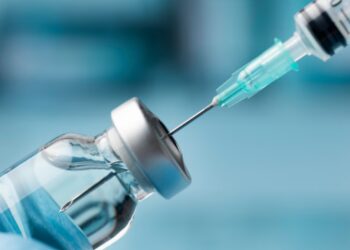 Moderna y Merck anuncian resultados positivos de una vacuna personalizada contra el melanoma