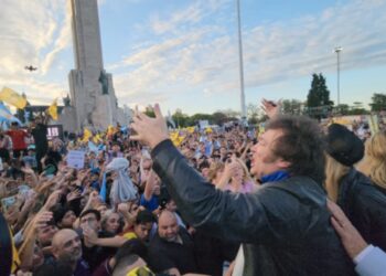 Milei intensificó su confrontación en redes en medio de la caída de su impacto digital