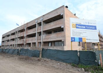 Tucumán habilitó un préstamo de hasta $100.000 millones para financiar 16 obras de infraestructura