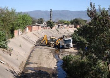 Tucumán intensificó la limpieza de canales y ríos ante la temporada de lluvias