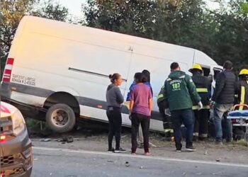 Triple choque en la ruta 308: murió el conductor de una camioneta tras impactar con una trafic y un tractor que arrastraba una rastra cañera