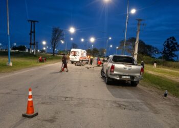 Rotonda de Los Ralos: un motociclista murió tras chocar contra una Hilux