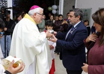 El obispo Carlos Sánchez visitó el Hospital Lomas de Tafí y bendijo a pacientes y trabajadores