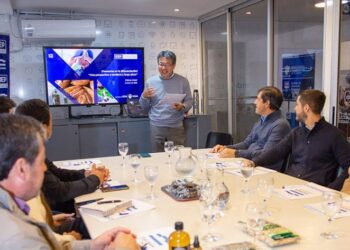 Presentaron un programa de asistencia para empresas junto al experto japónes Katzuo Anzai