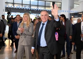 Jaldo, Acevedo y Chahla encabezan la imagen positiva en Tucumán, pero crece el rechazo al sistema político
