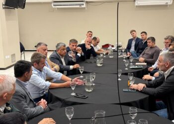 La oposición tucumana abrió una mesa de diálogo y prepara una presentación ante la Corte Suprema