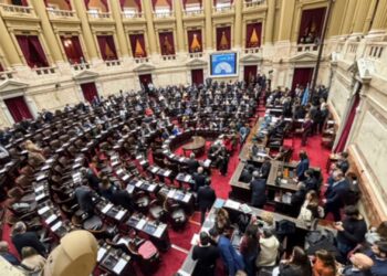 Proponen suspender el sueldo a diputados que insulten o agredan en el Congreso